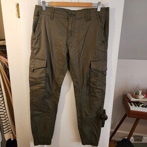 Men's army green tapered cargo pants